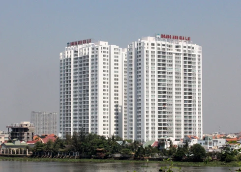Sở hữu khối tài sản khổng lồ và điều hành một trong những tập đoàn doanh nghiệp lớn nhất, bầu Đức - Chủ tịch HĐQT HAGL, hiện nắm giữ tới hơn 50% số cổ phiếu của doanh nghiệp này.