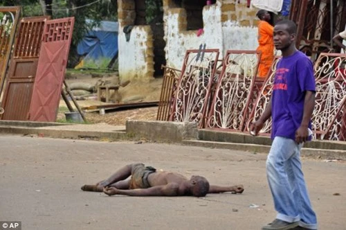 Nhiều thi thể người nhiễm bệnh Ebola bị vứt bỏ giữa đường ảnh 2 Nhiều thi thể người nhiễm bệnh Ebola bị vứt bỏ giữa đường ảnh 2