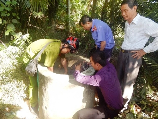 Giếng nước nơi phát hiện thi thể cô giáo Hải. Ảnh: laodong Giếng nước nơi phát hiện thi thể cô giáo Hải. Ảnh: laodong