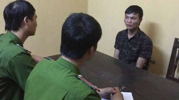 Nghi phạm Nguyễn Hữu Hảo tại Công an TP Thanh Hóa - Ảnh do Công an tỉnh Thanh Hóa cung cấp.