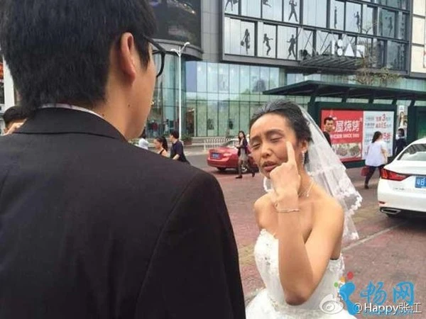 Trang điểm như bà lão 70 để chụp ảnh cưới, cô gái bị chồng sắp cưới bỏ rơi 3