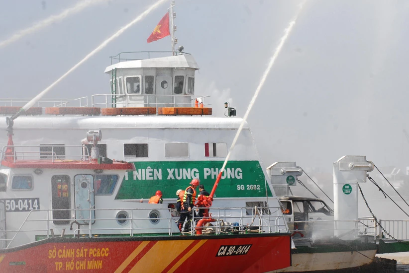 Hàng trăm người diễn tập lớn về tìm kiếm cứu hộ, cứu nạn ảnh 9 Hàng trăm người diễn tập lớn về tìm kiếm cứu hộ, cứu nạn ảnh 9
