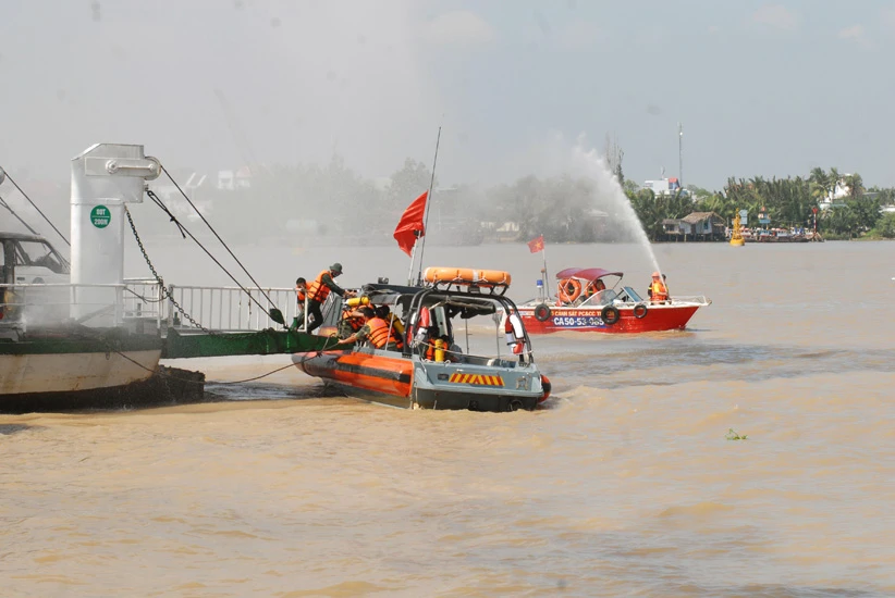 Hàng trăm người diễn tập lớn về tìm kiếm cứu hộ, cứu nạn ảnh 7 Hàng trăm người diễn tập lớn về tìm kiếm cứu hộ, cứu nạn ảnh 7