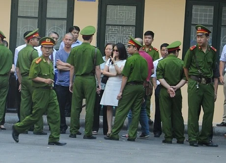 Nụ cười xinh đẹp của người phụ nữ bầu Kiên “cấm ai động đến“ ảnh 19 Nụ cười xinh đẹp của người phụ nữ bầu Kiên “cấm ai động đến“ ảnh 19