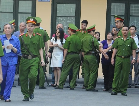 Nụ cười xinh đẹp của người phụ nữ bầu Kiên “cấm ai động đến“ ảnh 18 Nụ cười xinh đẹp của người phụ nữ bầu Kiên “cấm ai động đến“ ảnh 18