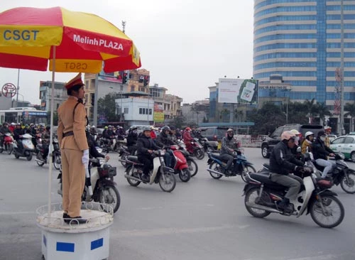 Sẽ xử lý CSGT đứng núp, rút chìa khóa xe vi phạm ảnh 1 - 1