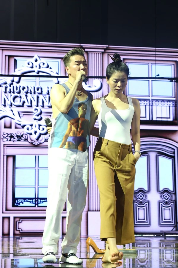 Cận cảnh siêu xe 40 tỷ và sân khấu liveshow Mr.Đàm 24 Cận cảnh siêu xe 40 tỷ và sân khấu liveshow Mr.Đàm 24