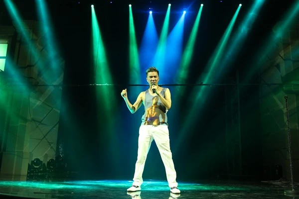 Cận cảnh siêu xe 40 tỷ và sân khấu liveshow Mr.Đàm 38 Cận cảnh siêu xe 40 tỷ và sân khấu liveshow Mr.Đàm 38