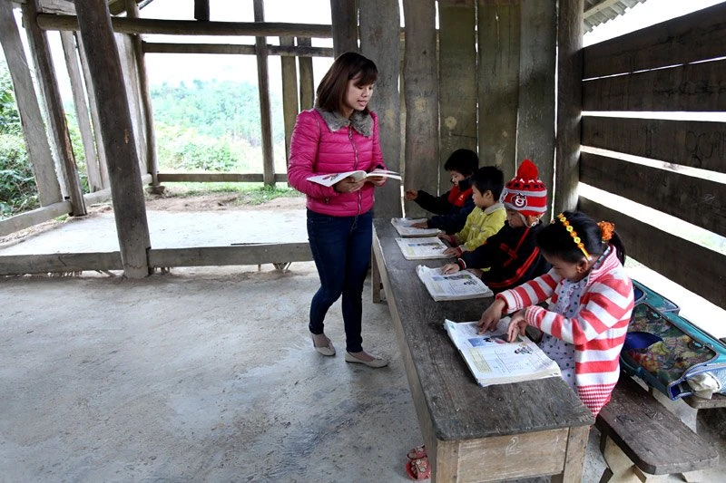 Trường học, học sinh, xiêu vẹo, gió rét Trường học, học sinh, xiêu vẹo, gió rét