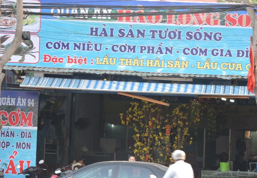 Quán Hào Long Sơn lại xảy ra sự cố với khách du lịch.
