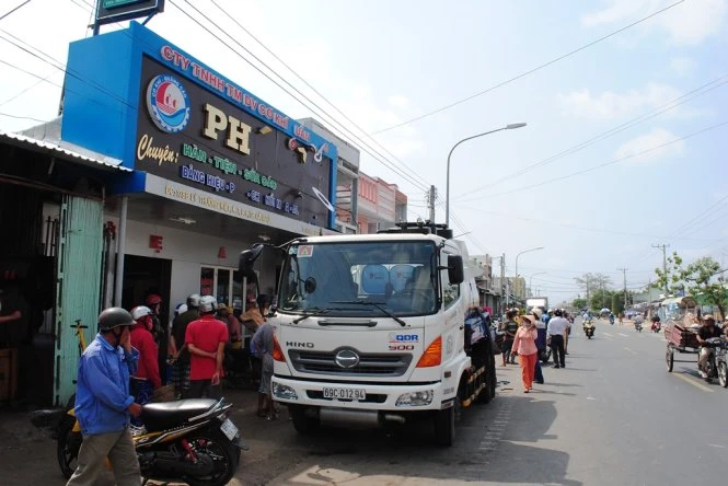 Ảnh ghi nhận tại hiện trường vụ nổ xe bồn- Ảnh:Đ.Triều