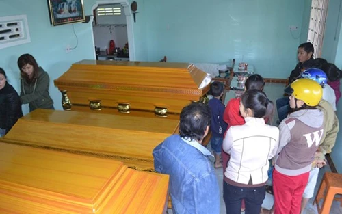 Bị xe bồn tông trực diện, cả 4 người trong gia đình thương vong ảnh 1 Bị xe bồn tông trực diện, cả 4 người trong gia đình thương vong ảnh 1