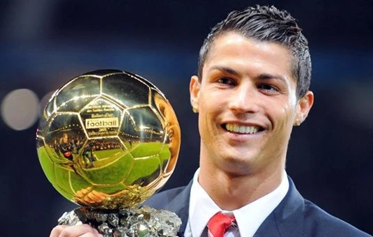 10 ly do Cristiano Ronaldo bi ghet