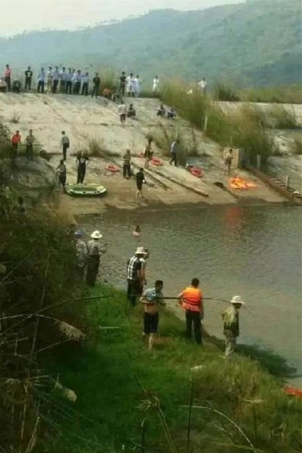 Em bé ngã xuống hồ, 6 người thân nhảy xuống cứu nhưng đều thiệt mạng ảnh 2