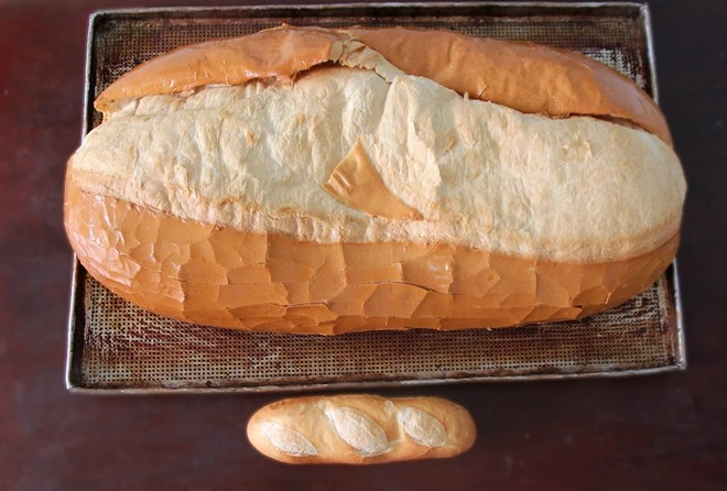 Chiêm ngưỡng ổ bánh mì nặng gần 2 kg giá 70.000 đồng ở Sài Gòn ảnh 1 Chiêm ngưỡng ổ bánh mì nặng gần 2 kg giá 70.000 đồng ở Sài Gòn ảnh 1