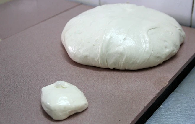 Chiêm ngưỡng ổ bánh mì nặng gần 2 kg giá 70.000 đồng ở Sài Gòn ảnh 4 Chiêm ngưỡng ổ bánh mì nặng gần 2 kg giá 70.000 đồng ở Sài Gòn ảnh 4