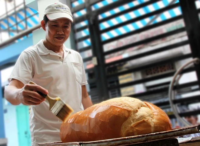 Chiêm ngưỡng ổ bánh mì nặng gần 2 kg giá 70.000 đồng ở Sài Gòn ảnh 8 Chiêm ngưỡng ổ bánh mì nặng gần 2 kg giá 70.000 đồng ở Sài Gòn ảnh 8