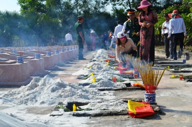 Lễ tiếp nhận, truy điệu hài cốt 26 liệt sỹ hi sinh tại chiến trường Lào ảnh 4 Lễ tiếp nhận, truy điệu hài cốt 26 liệt sỹ hi sinh tại chiến trường Lào ảnh 4