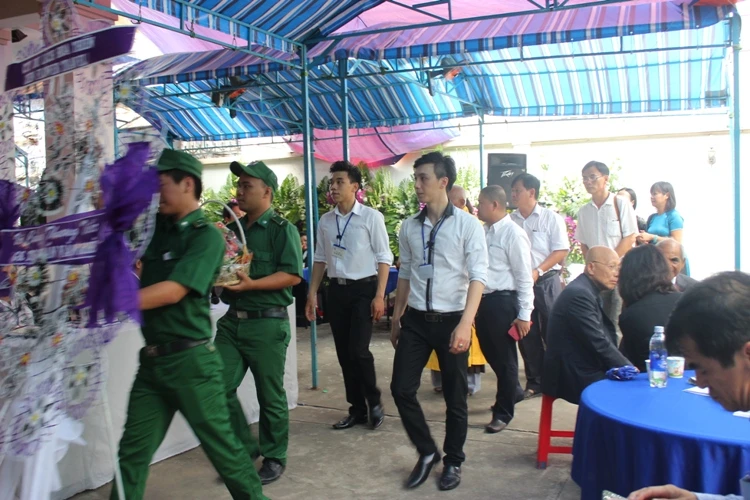 Chùm ảnh lễ tang GS Trần Văn Khê: Nghèn nghẹn cảm xúc khôn nguôi ảnh 15 Chùm ảnh lễ tang GS Trần Văn Khê: Nghèn nghẹn cảm xúc khôn nguôi ảnh 15