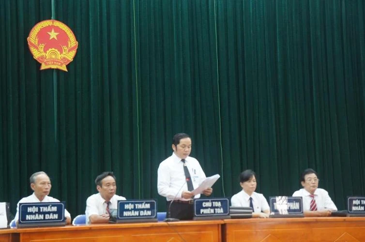 Chùm ảnh: Toàn cảnh phiên tòa xét xử vụ thảm sát 4 người ở Nghệ An ảnh 20 Chùm ảnh: Toàn cảnh phiên tòa xét xử vụ thảm sát 4 người ở Nghệ An ảnh 20