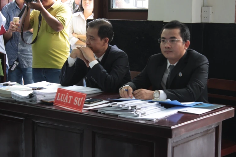 Vụ chai nước có ruồi: Bị cáo Minh bị đề nghị đến 13 năm tù ảnh 2 Vụ chai nước có ruồi: Bị cáo Minh bị đề nghị đến 13 năm tù ảnh 2