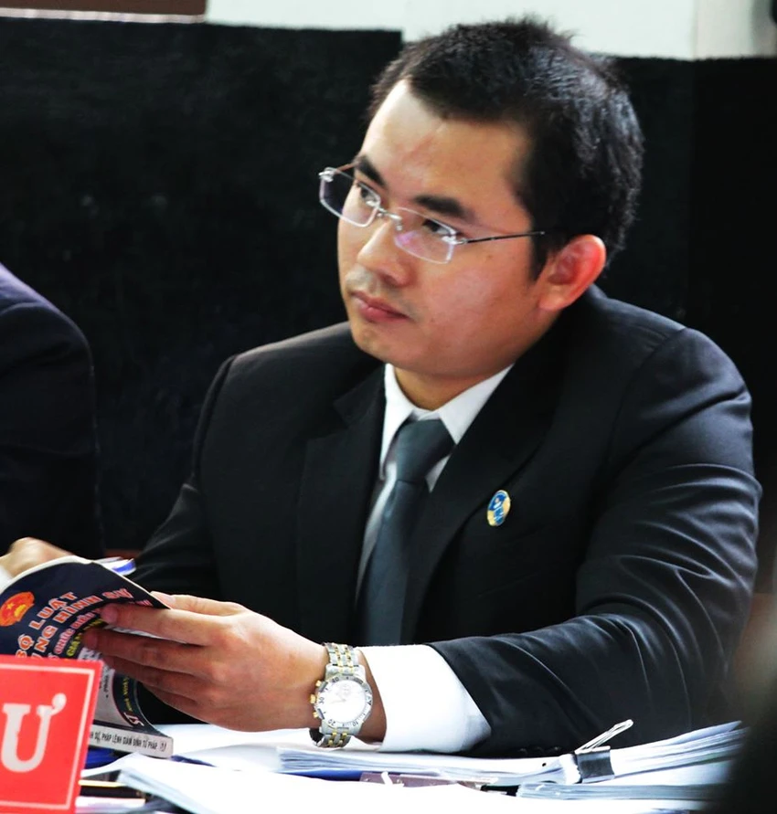 Tranh luận vụ chai nước có ruồi: ‘500 triệu đổi chai nước là bình thường’ ảnh 1 Tranh luận vụ chai nước có ruồi: ‘500 triệu đổi chai nước là bình thường’ ảnh 1