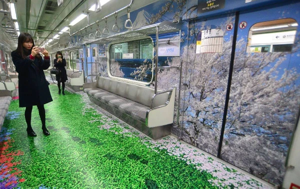 Những chuyến tàu điện có một không hai ở Seoul - Ảnh 1.
