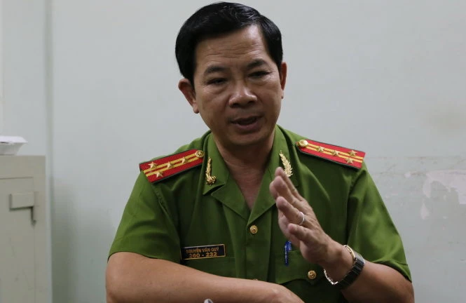 Ông Quý đang trao đổi với Tuổi Trẻ về vụ án Kinh doanh trái phép của ông Tấn vừa bị đình chỉ - Ảnh: Gia Minh Đại tá Nguyễn Văn Quý mong chủ quán Xin Chào tha thứ