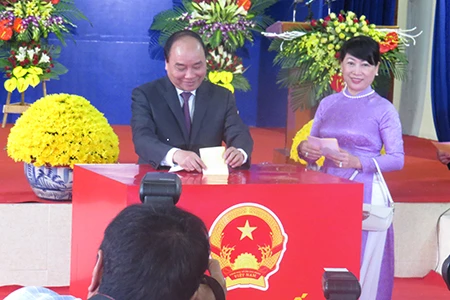 Toàn cảnh ngày bầu cử: Kiểm phiếu ngay trong đêm ảnh 35