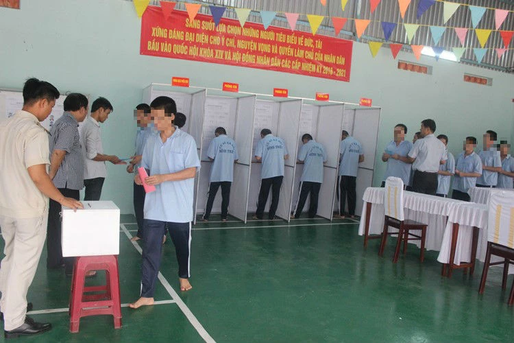 Toàn cảnh ngày bầu cử: Kiểm phiếu ngay trong đêm ảnh 15
