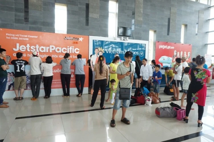 Sân bay Buôn Ma Thuột tê liệt vì hỏng đường băng ảnh 3 Sân bay Buôn Ma Thuột tê liệt vì hỏng đường băng ảnh 3