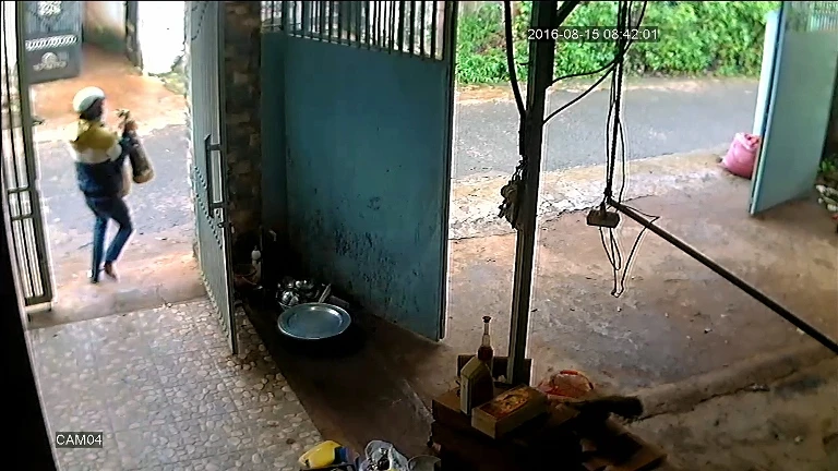 bê được bức tượng...