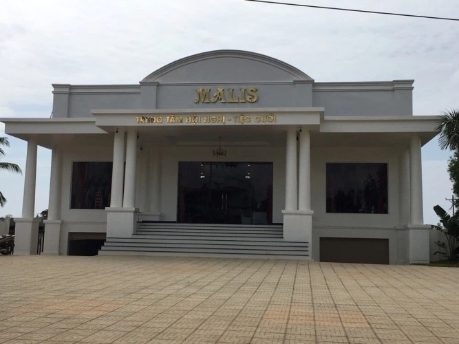 Nóng: Truy bắt nhóm thanh niên cướp xe hơi, bắt cóc hai cha con ảnh 1 Nhà hàng của anh P vừa bị bắt cóc cùng con