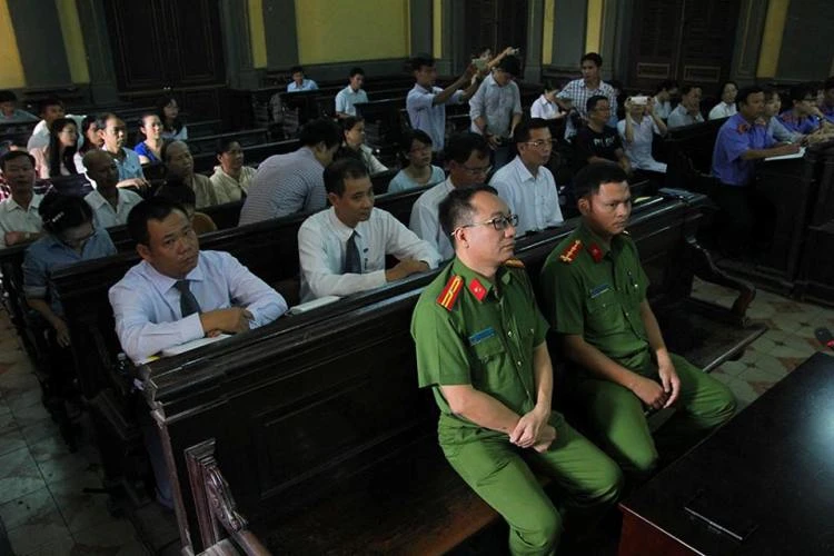 Vụ 'con ruồi': HĐXX quyết định không giảm hình phạt cho bị cáo ảnh 5 Quang cảnh phiên tòa