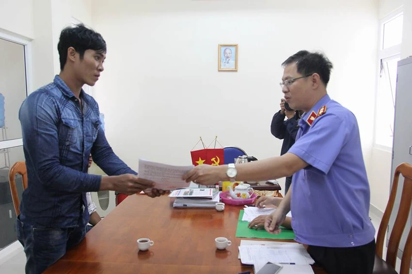 Trao quyết định minh oan vụ 'Đi tè bị quy tội cướp' ảnh 2 TraoquyếtđịnhminhoanchoÔngVănSệt