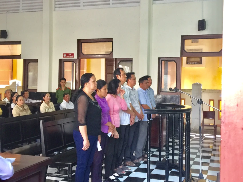 Hàng loạt cán bộ địa chính Tiền Giang hầu tòa ảnh 1 Hàng loạt cán bộ địa chính Tiền Giang hầu tòa ảnh 1