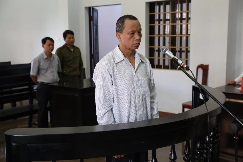 Dâm ô hàng loạt học sinh tiểu học, bảo vệ trường lãnh án