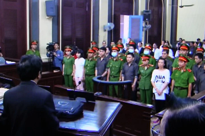 Vụ đặt bom xăng sân bay: 'Không biết thế là khủng bố'