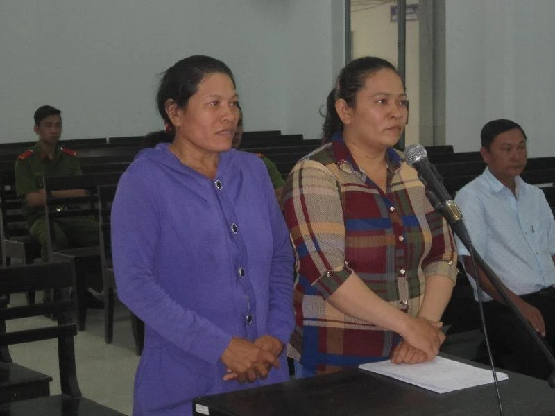 Vụ mang quan tài đến khu du lịch: 2 chị em kêu oan ảnh 1 Vụ mang quan tài đến khu du lịch: 2 chị em kêu oan