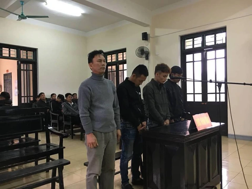 Gắn súng bắn điện vào xe, nhóm cẩu tặc bắt 20 con chó ảnh 1 Gắn súng bắn điện vào xe, nhóm cẩu tặc bắt 20 con chó ảnh 1
