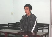 Trộm đồ của bạn cùng phòng đem bán lấy tiền… mua sách