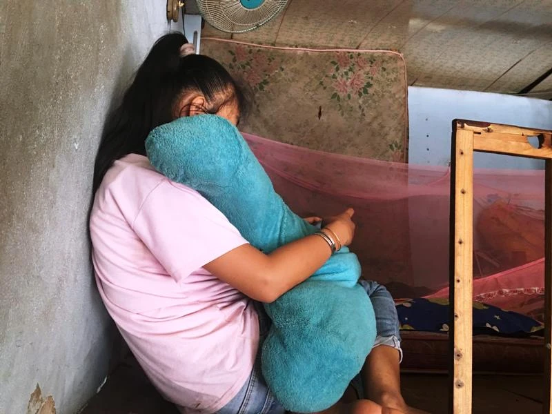 Bé gái 12 tuổi bị xe ôm hiếp dâm rất muốn được đi học