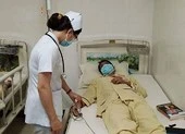 Cô chú ơi, hãy cứu thầy con với!