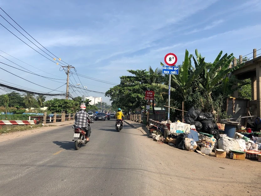 Cầu Nam Lý quận 9 'đắp chiếu' cả năm trời ảnh 8