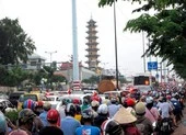 Cả khu vực Phạm Văn Đồng kẹt xe do giải đua xe đạp