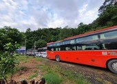 Sạt lở đèo Bảo Lộc, đường đi Đà Lạt kẹt xe nghiêm trọng