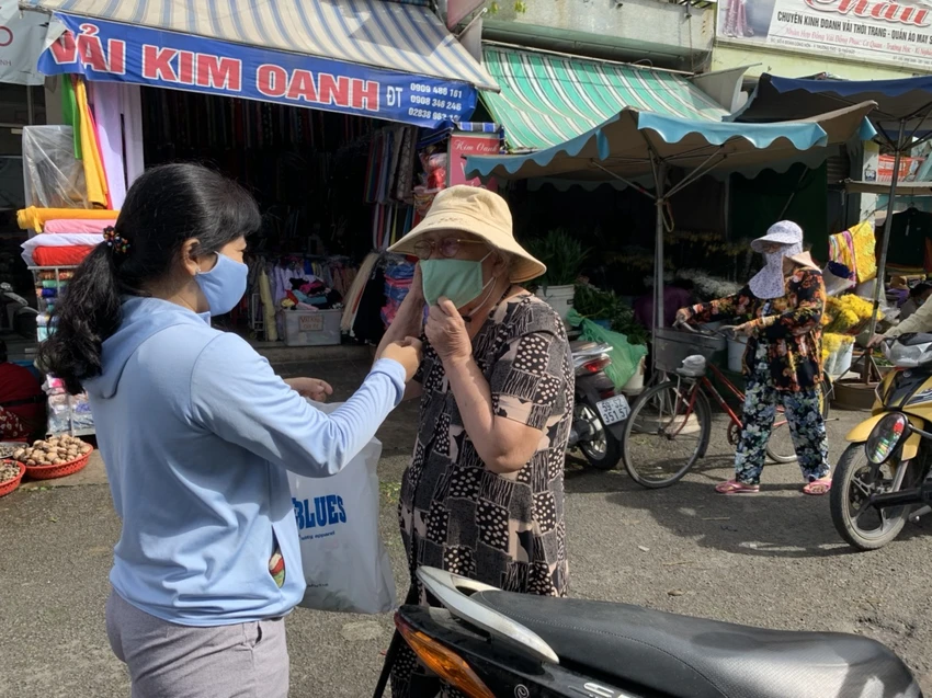 phat-khau-trang-1