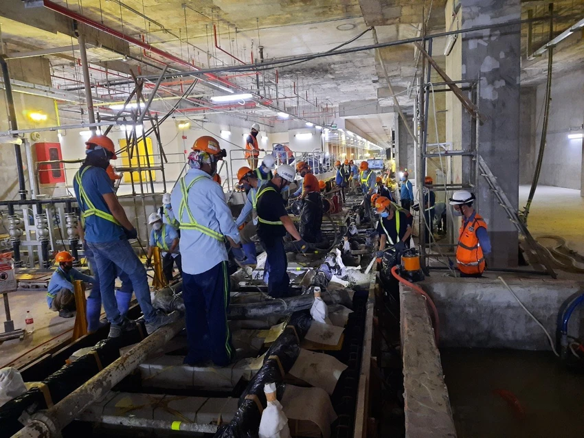 Cận cảnh tuyến metro số 1 đang lắp những đoạn ray cuối cùng ảnh 1 METRO-SO-1