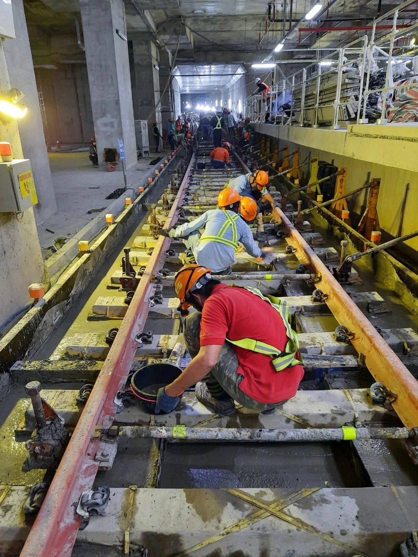 Cận cảnh tuyến metro số 1 đang lắp những đoạn ray cuối cùng ảnh 3 METRO-SO-1