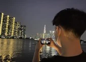 Người dân hào hứng khi được đi buýt sông về đêm